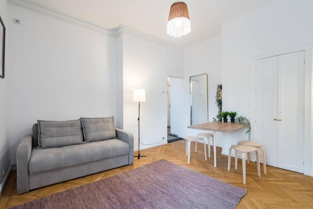 Downtown Cozy Apartment Old Town Бухарест Экстерьер фото