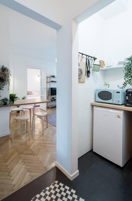 Downtown Cozy Apartment Old Town Бухарест Экстерьер фото